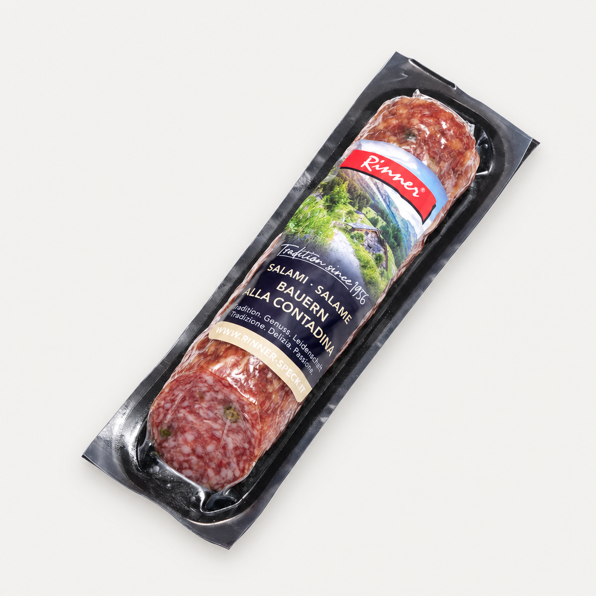 Rinner Bauernsalami 180 g auf hellgrauem Hintergrund