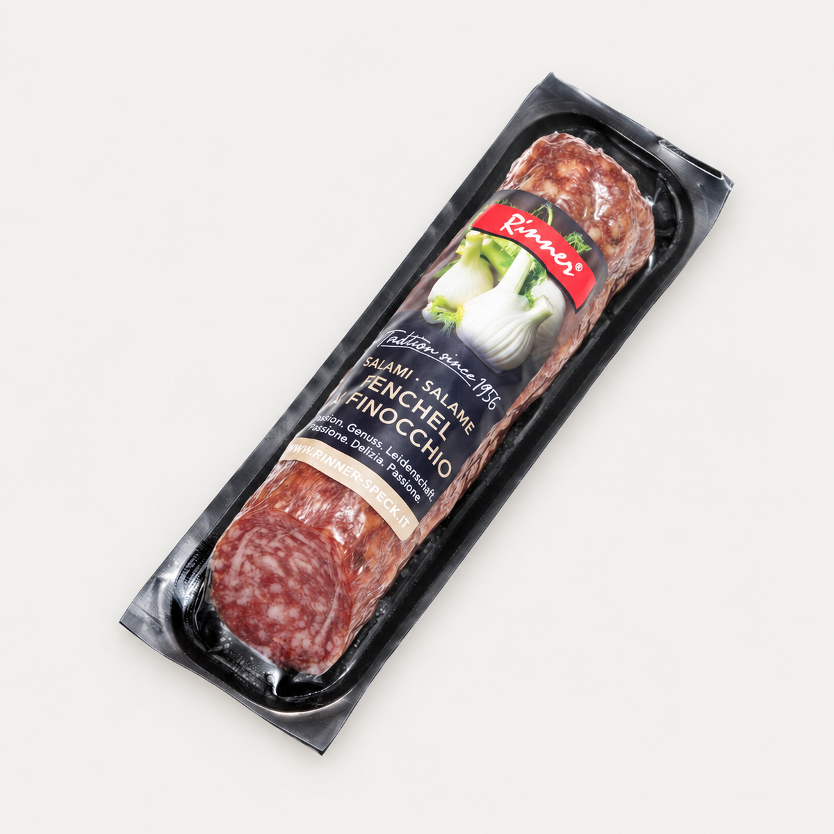 Rinner Fenchelsalami 180 g auf hellgrauem Hintergrund